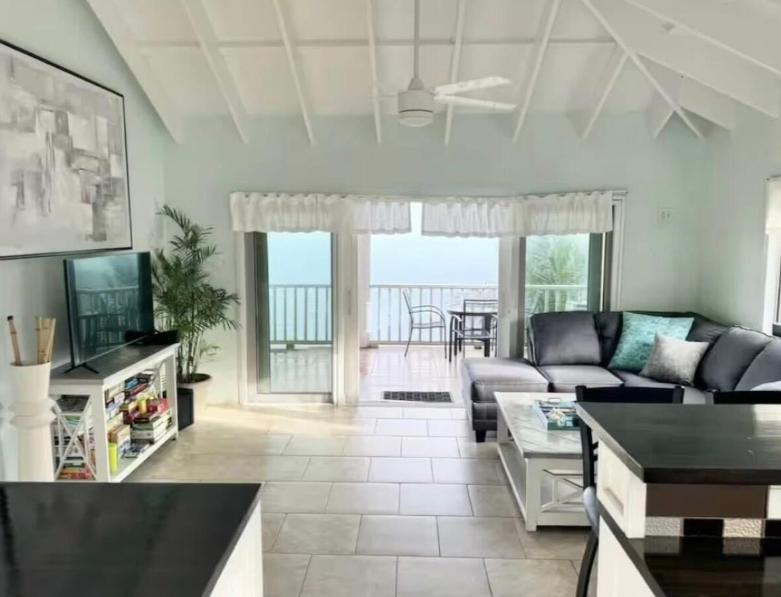 5 bedroom Oceanview Home at N Star Village Rd, Lerkenlund — photo 2