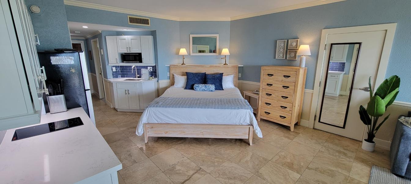 1 bedroom beachfront condo for sale in West End, Bahamas — photo 4