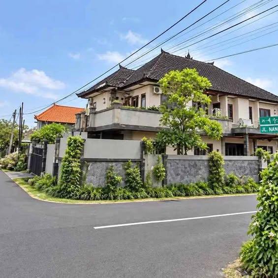 5-bedroom house in Denpasar — photo 1