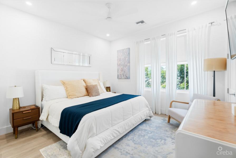 Periwinkle 2BR Townhome + Studio — photo 4