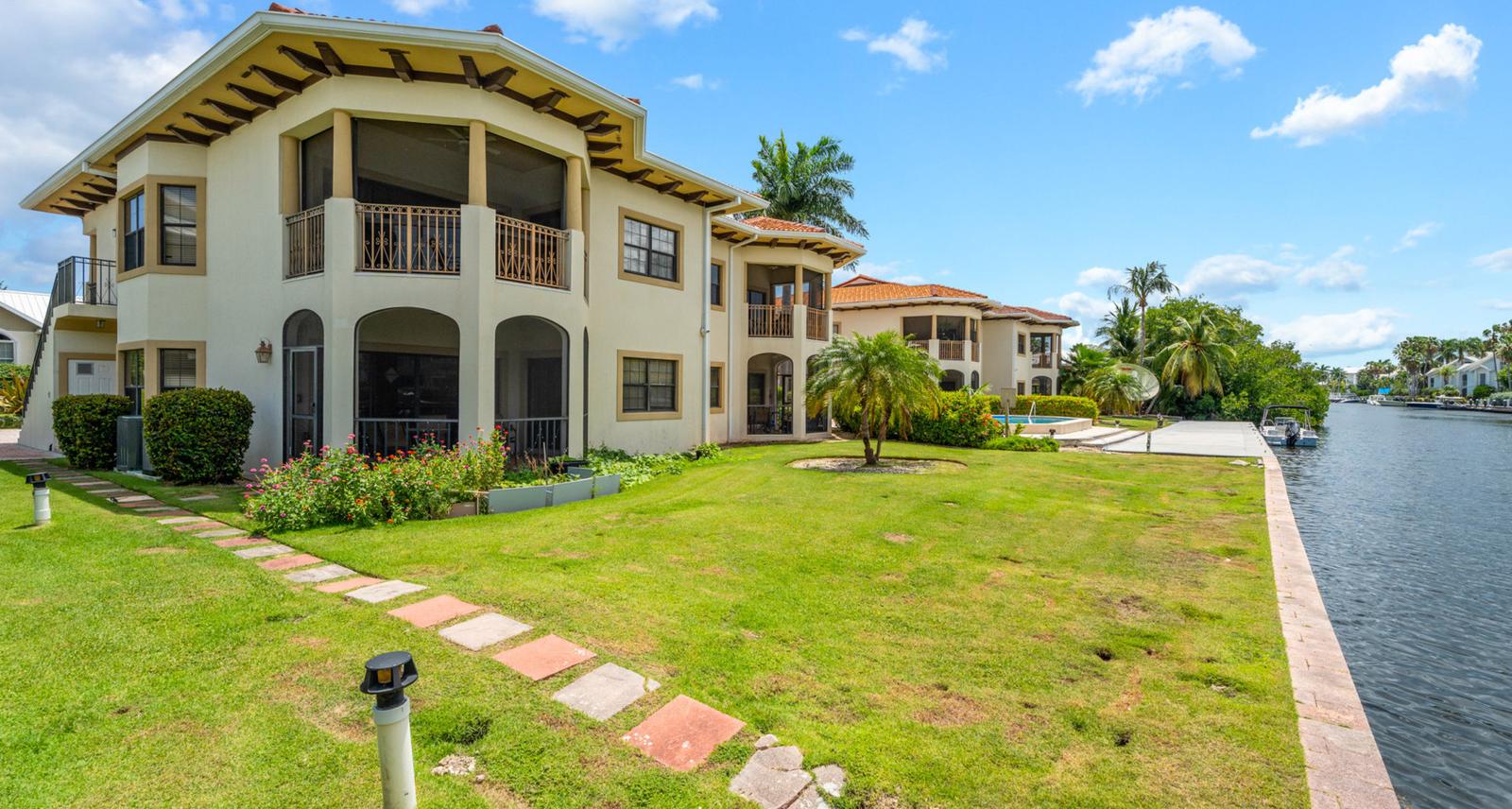 50-bedroom house in W Bay Bch South, Cayman Islands — photo 4