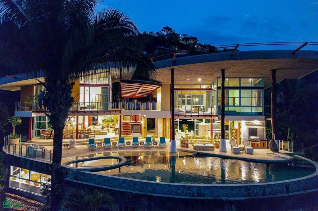 10 Bedroom Luxury Ocean-View Villa for Sale, Manuel Antonio, Puntarenas, Costa Rica — photo 1