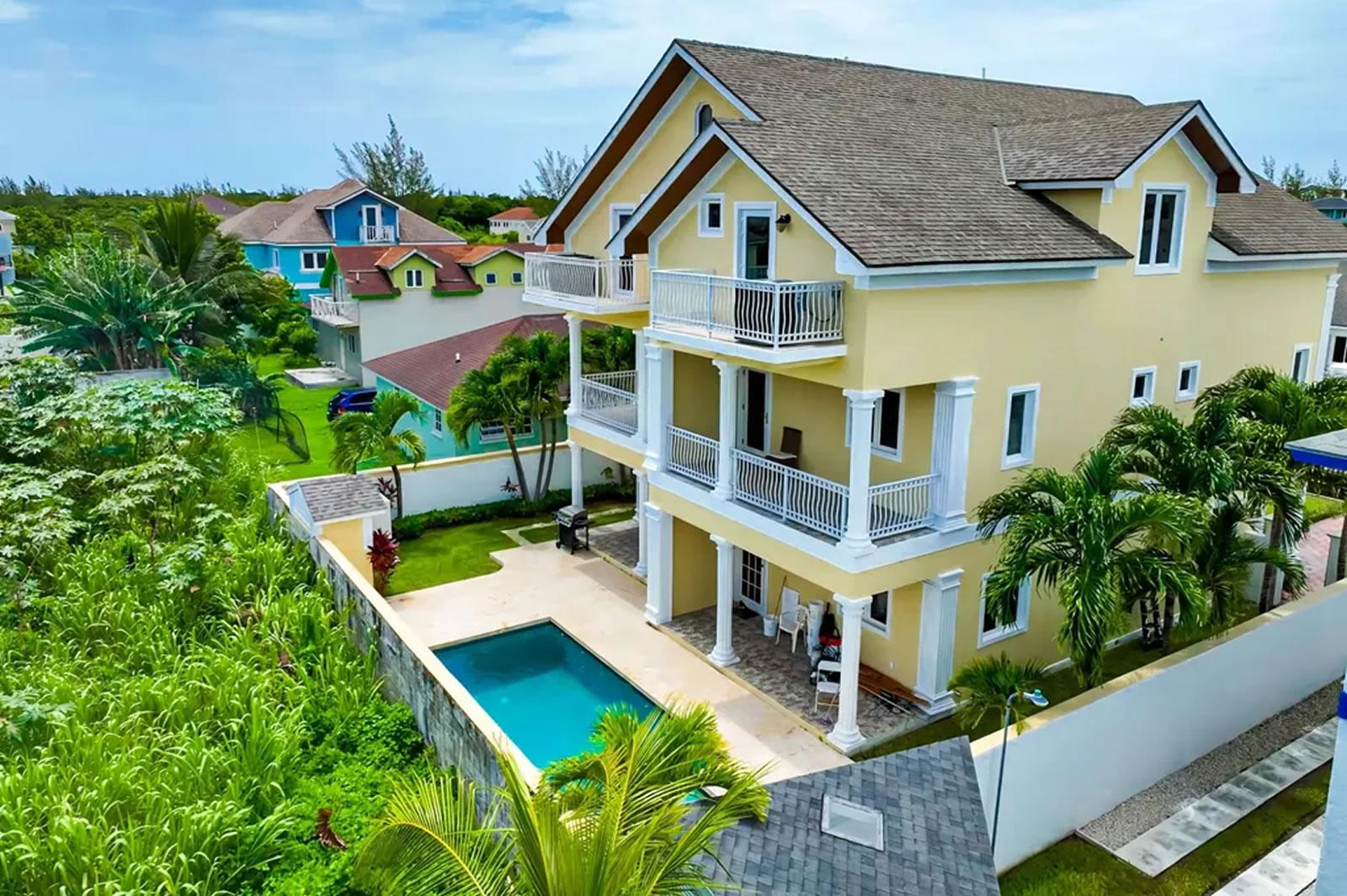 6 Bedroom Townhouse for Sale, West Winds Estates, New Providence, Bahamas — photo 1