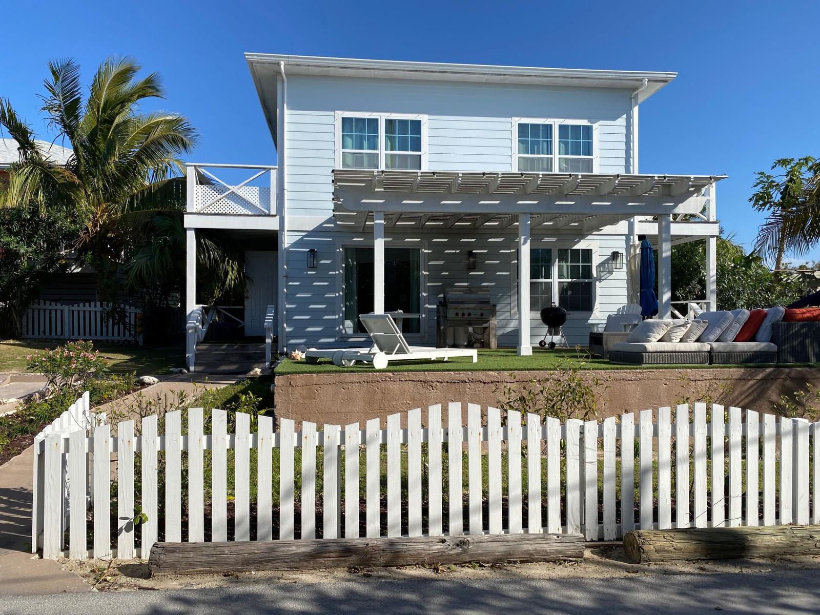 4 Bedroom Home for Sale, Dolphin Beach Estates, Guana Cay, Abaco, Bahamas — photo 2
