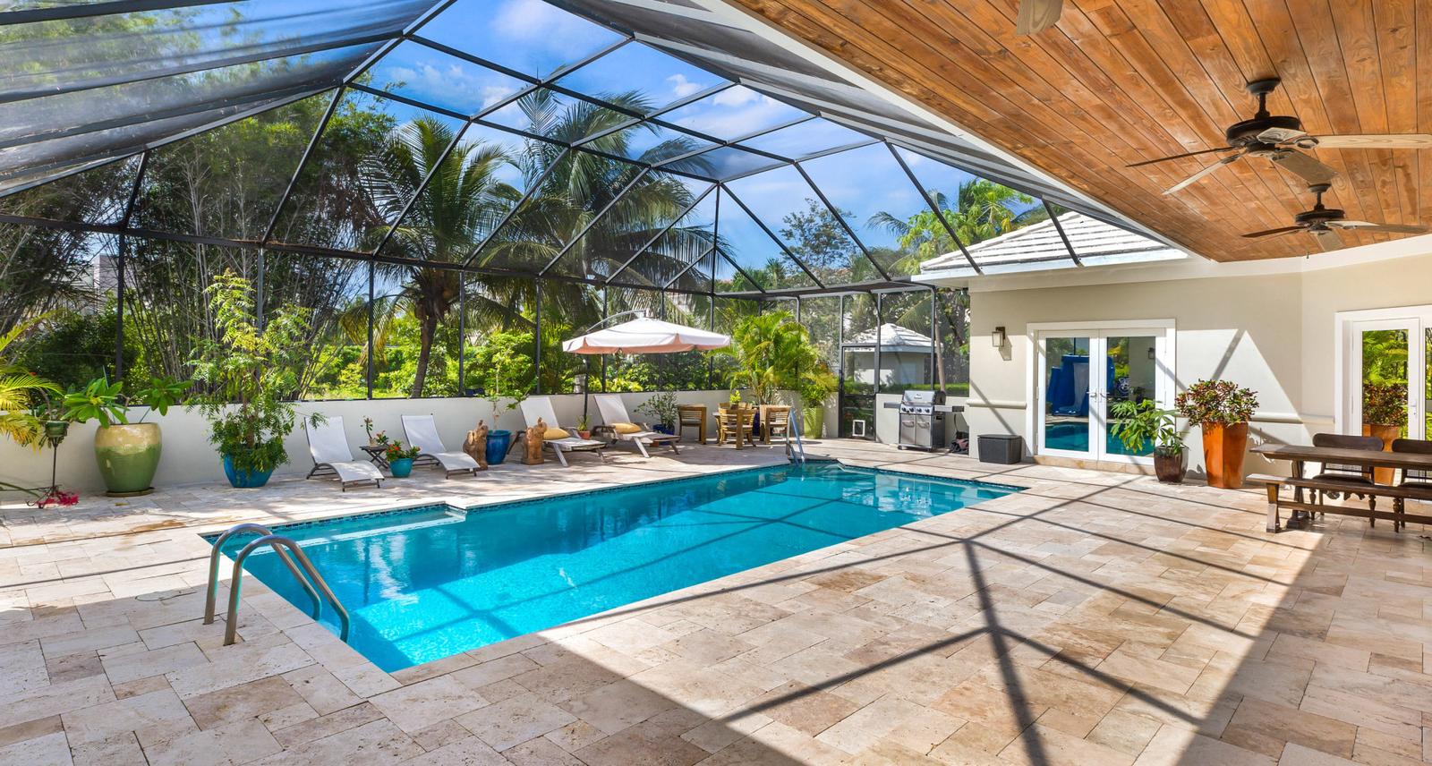 4-bedroom villa in South Sound, Cayman Islands — photo 1