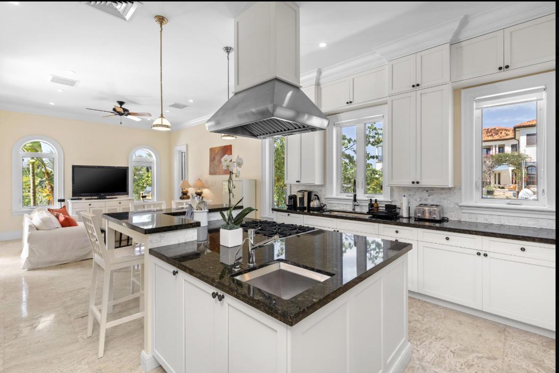 Gorgeous Waterfront Home for Sale in Old Fort Bay, Paradise Island, Bahamas — photo 5