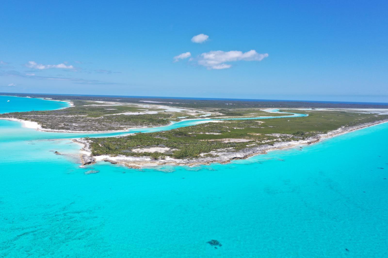 Stunning Peninsula Estate on Pigeon Cay — photo 1