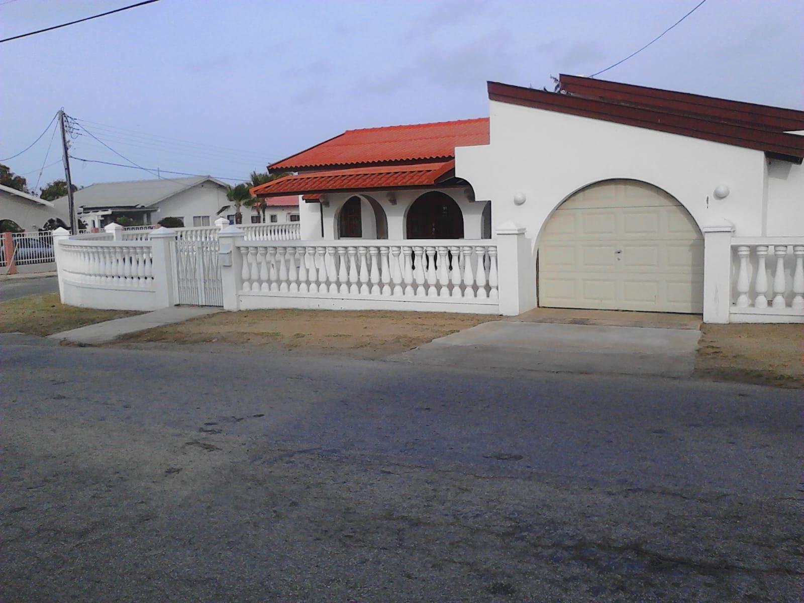 Charming 3- Bedroom Home in Savaneta — photo 1