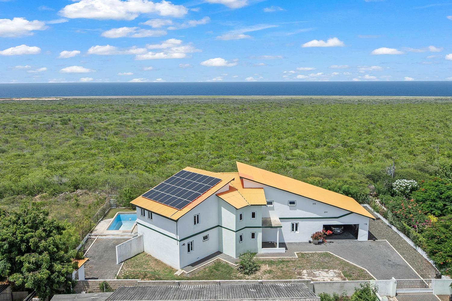 6 Bedroom Villa Under Contract in Grote Berg, Curaçao — photo 1