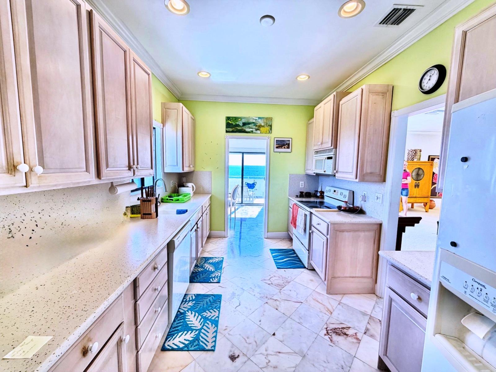 2 Bedroom Penthouse Condo for Sale, Silver Point Condos, Lucaya Beach, Freeport, Grand Bahama, Bahamas — photo 4