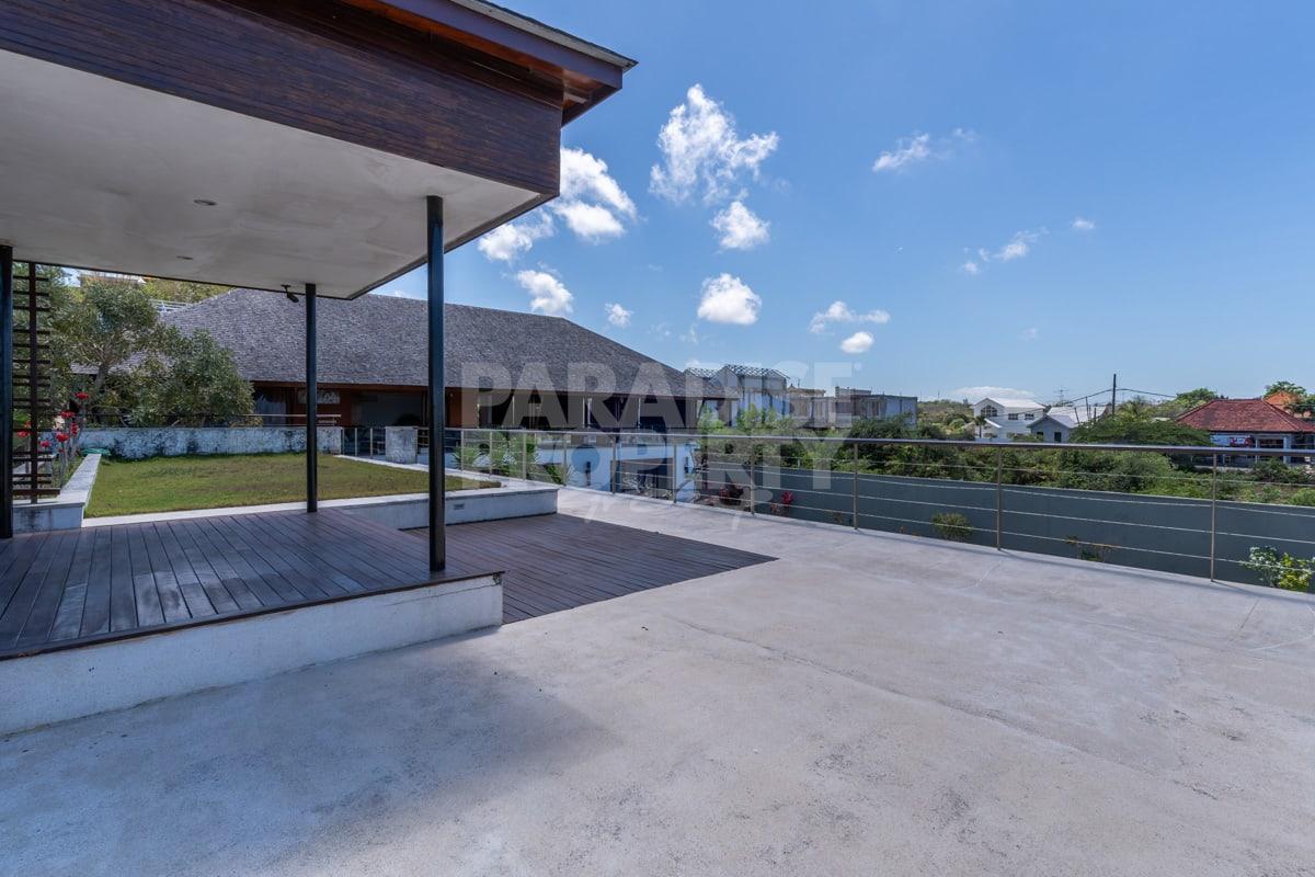 Stylish 5 Bedroom Residence with Panoramic Views — photo 4