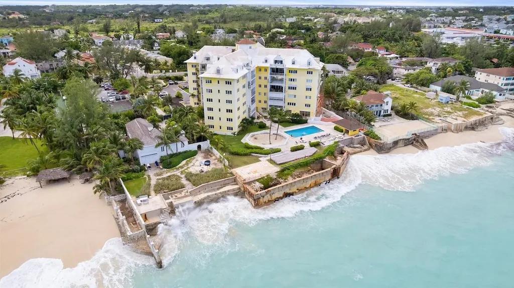 3-bedroom oceanfront condominium in Paradise Island — photo 2