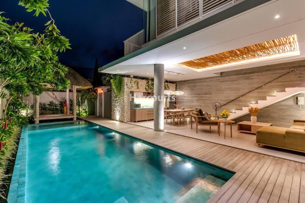 Modern 2 Bedroom Luxury Villa For Sale Leasehold in Seminyak, Bali — photo 1