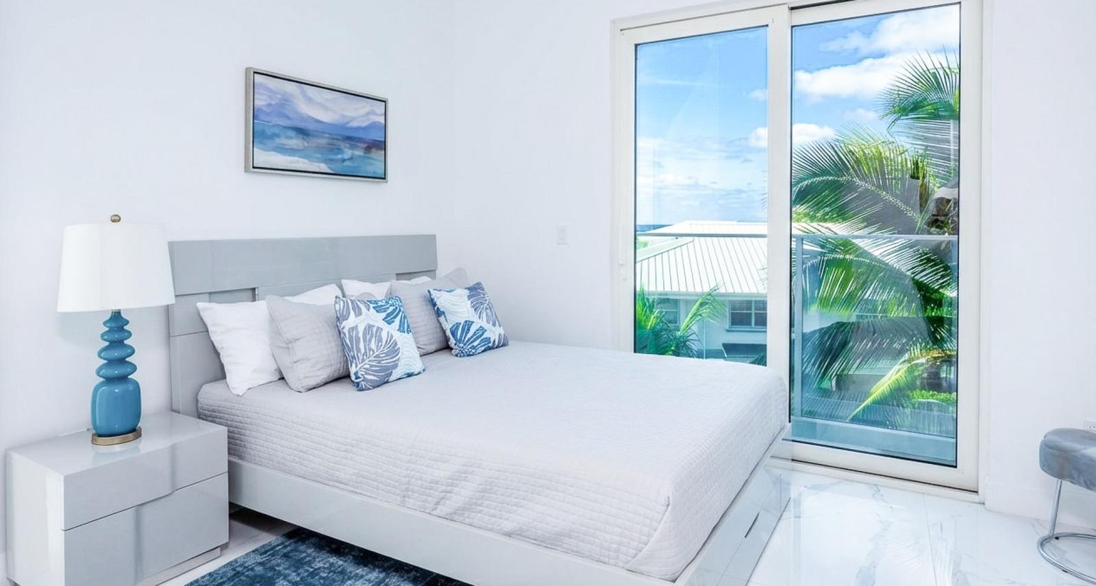 Freehold - Incredible location, Apartment/Condo for sale in South Sound, Cayman Islands — photo 5