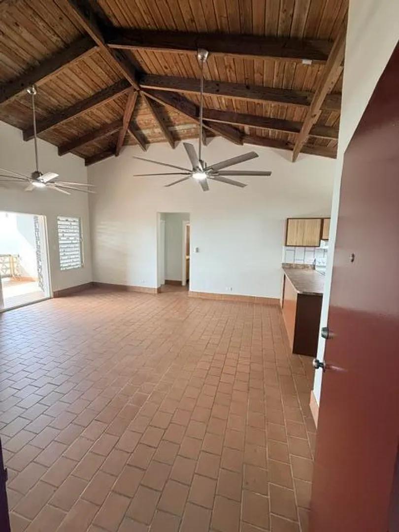 2 bed, 1 bath apartment in St. Thomas — photo 1