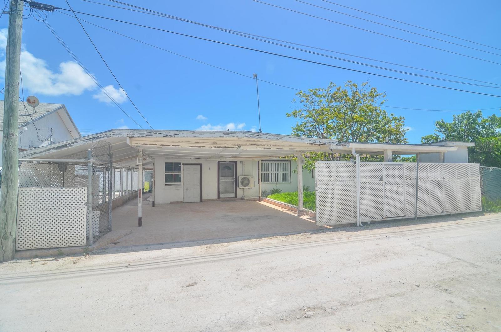 3 bedroom Residence for sale — 9 SEA LINK DRIVE in Nassau / New Providence, The Bahamas — photo 1