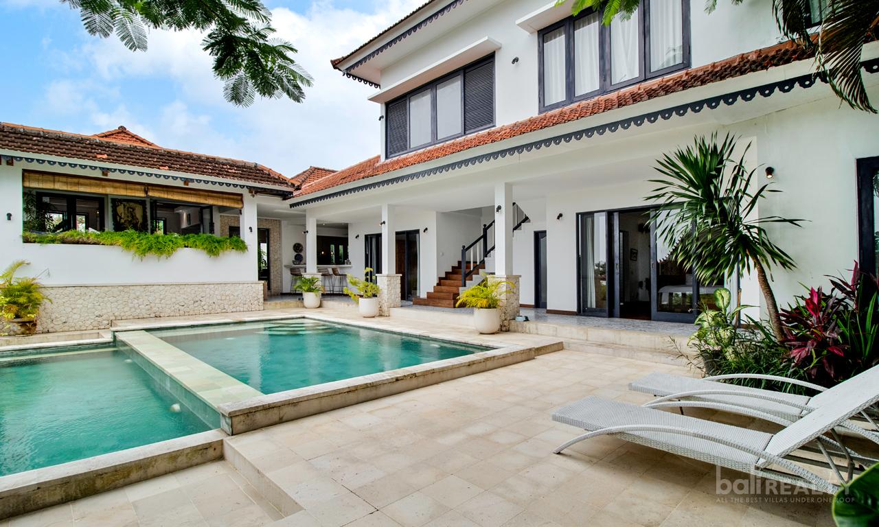 Iconic Joglo-Style 6-Bedroom Freehold Villa on 20 ARE in Canggu — photo 1