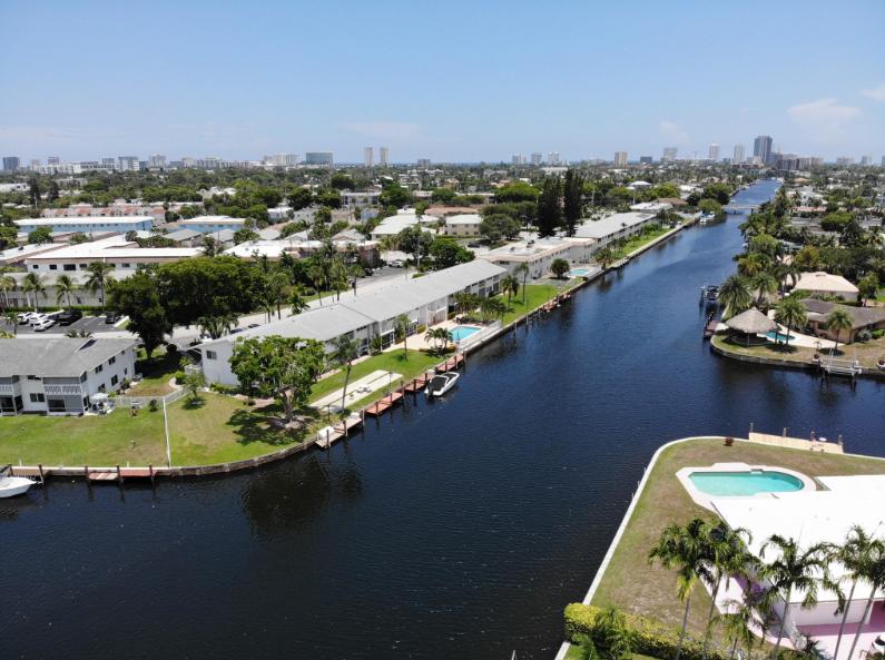 1 Bedroom Waterfront Co-op in Pompano Beach — photo 2