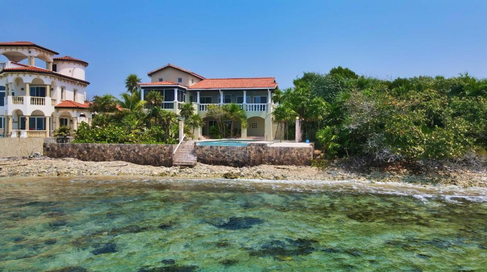 Parrot Tree Plantation 3BR Oceanfront Home — photo 2
