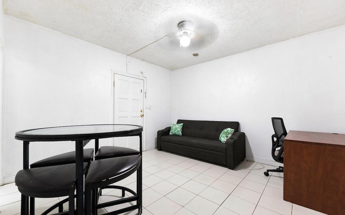 2 bedroom Apartment for sale — TOWN COURT CONDO — photo 2