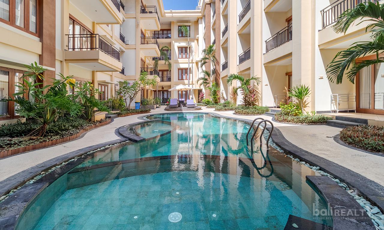 Modern 1-Bedroom Studio Deluxe: Fully Renovated Turnkey Investment in Prime Kuta – 2726 — photo 1