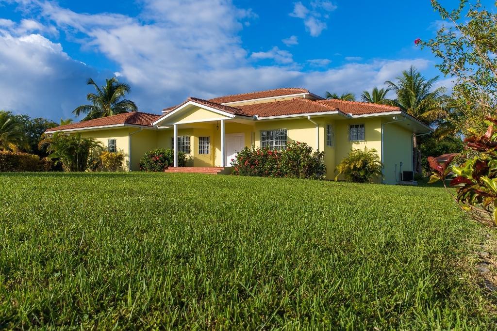 4 bedroom Residence for sale on CHARLES CHILLINGSWORTH CT in Grand Bahama, The Bahamas — photo 1