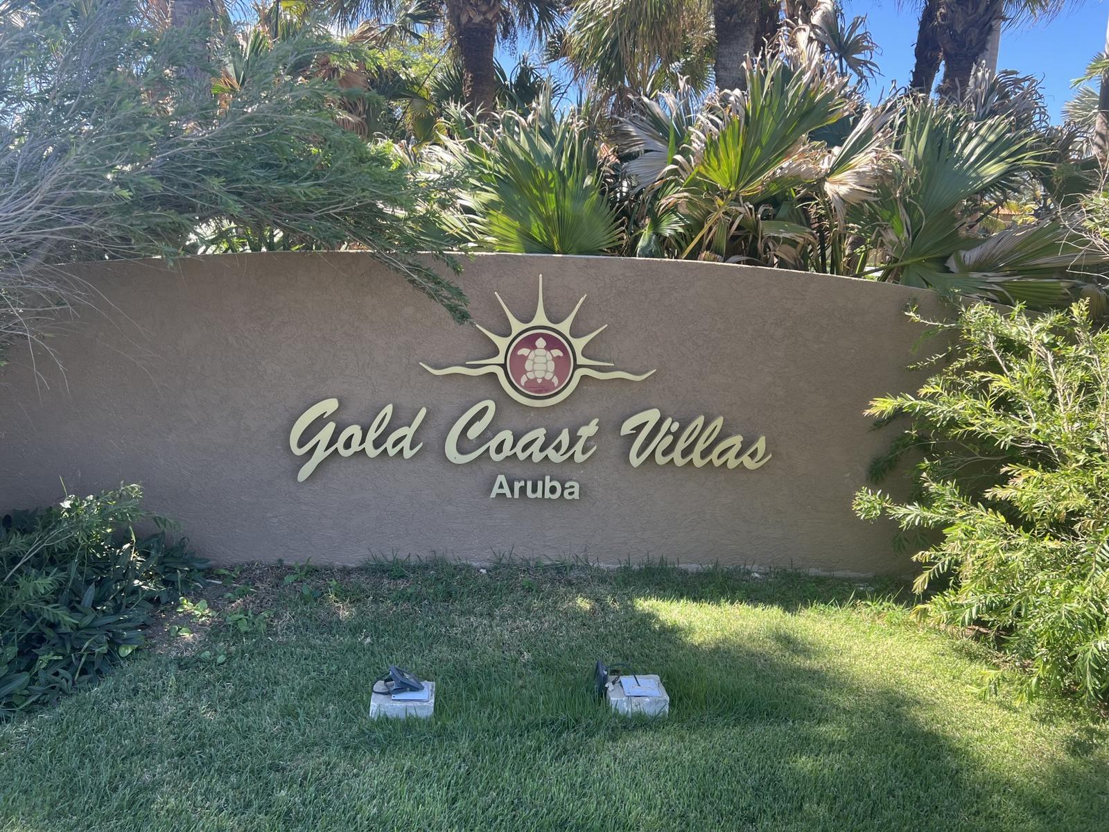 Gold Coast 2BR Investment | Balcony + Exclusive Outdoor Space — photo 2