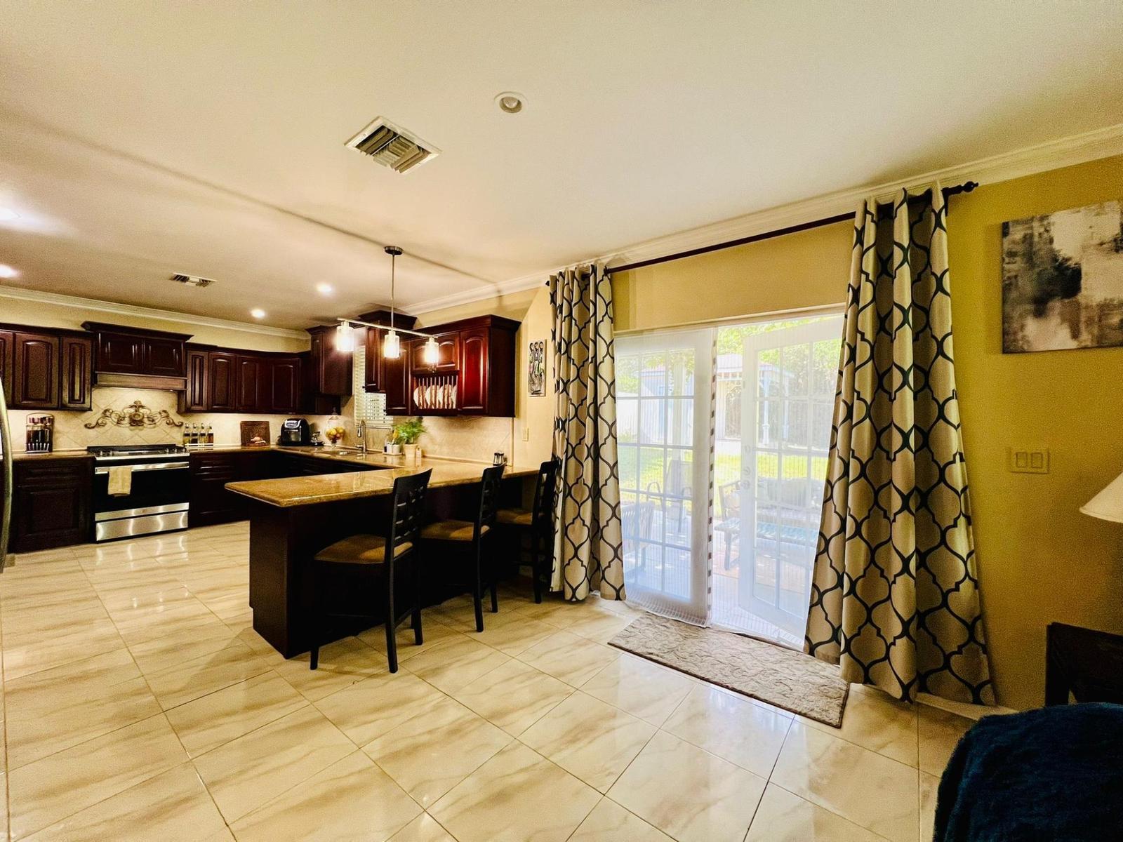 4 bedroom Residence for sale in CHARLOTTEVILLE, Nassau / New Providence, The Bahamas — photo 2