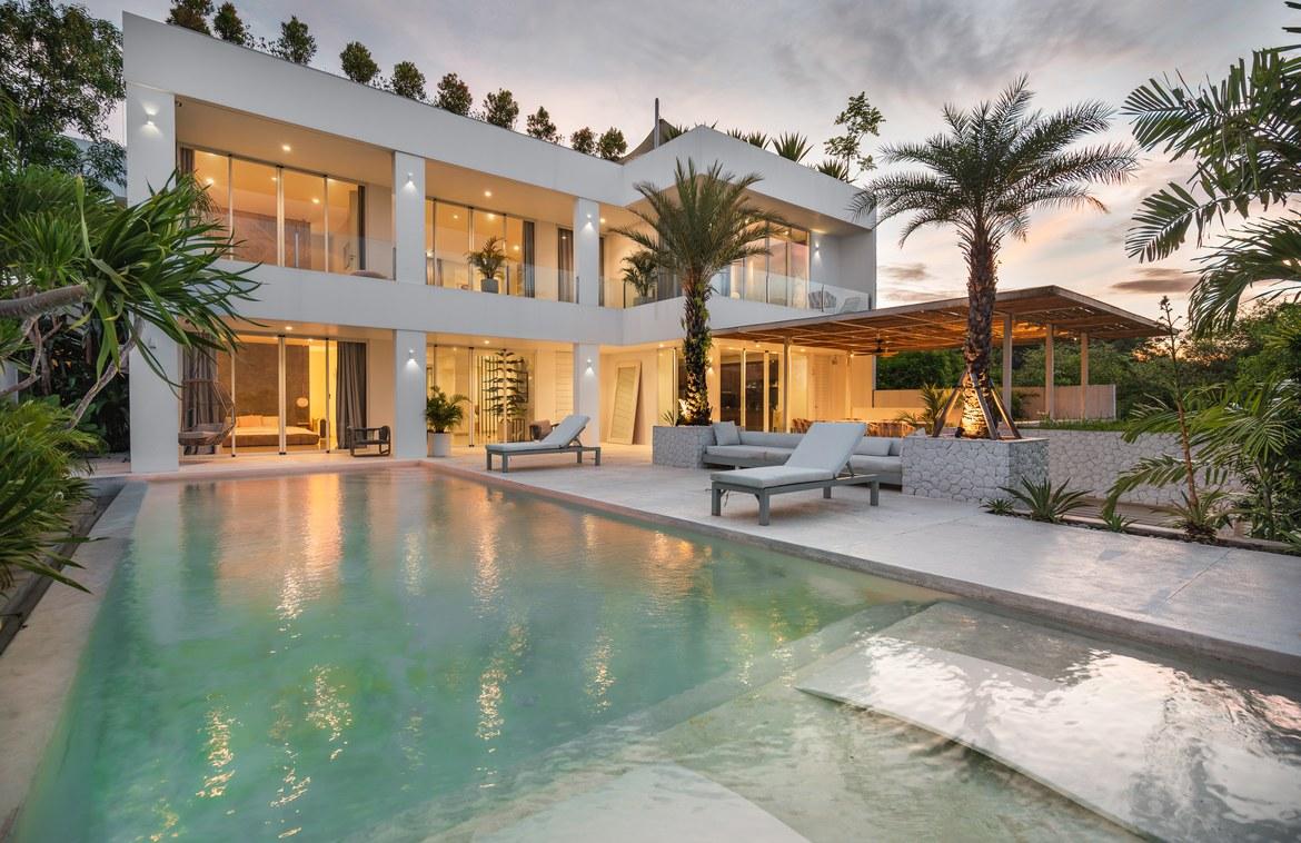Luxury modern freehold villa with rooftop and Jimbaran Bay views in Jimbaran, Bali, Indonesia — photo 2