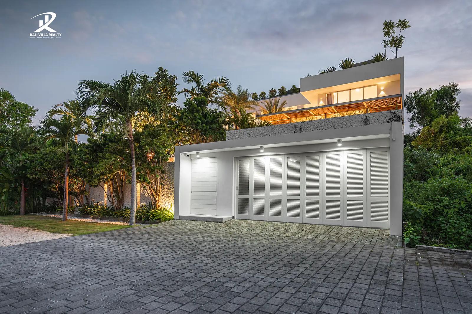 4 bedroom Leasehold Villa with Ocean View Rooftop in Ungasan — photo 3