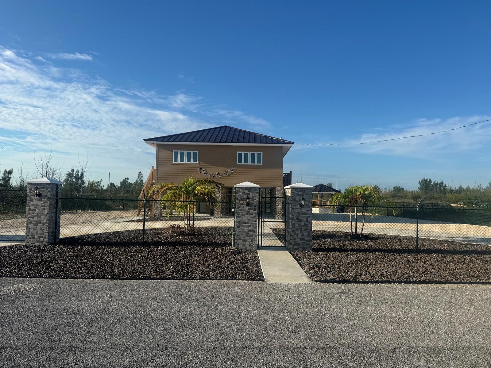 2 Bedroom House for Sale, Aldham Road, Dover Sound, Grand Bahama, Bahamas — photo 2