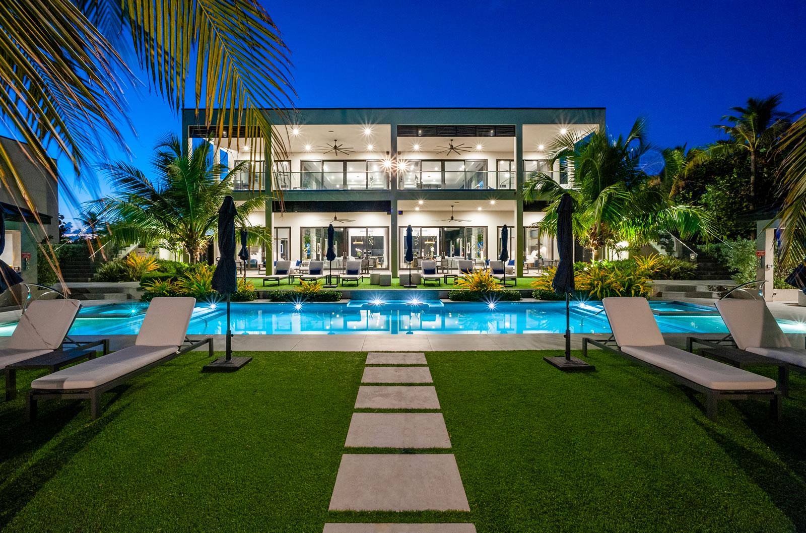 29 Bedroom Beachfront Estate for Sale, Bodden Town Road, Breakers, Grand Cayman — photo 4