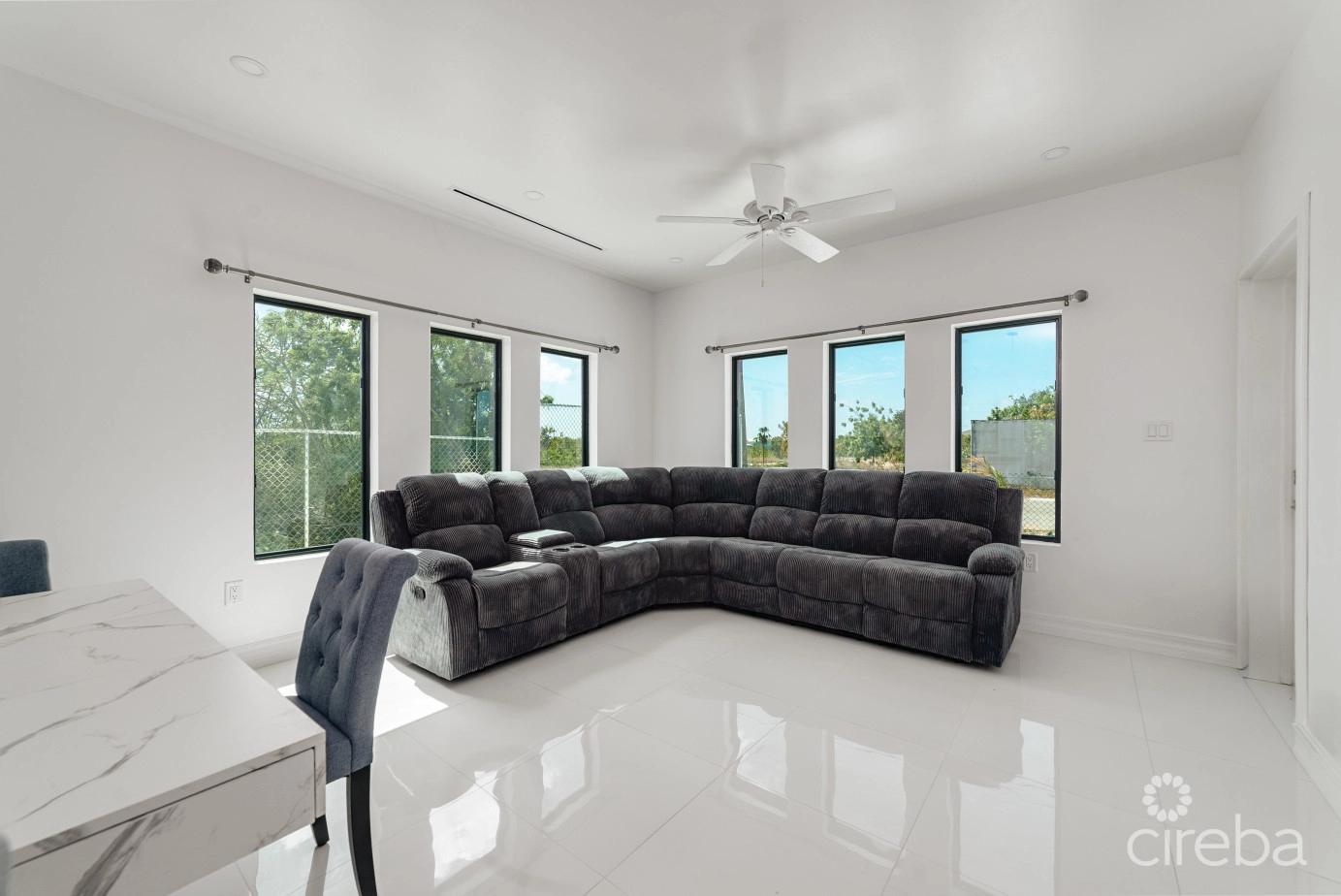 Hyre View - 3 Bed, 2 Bath Duplex in the Cayman Islands — photo 4