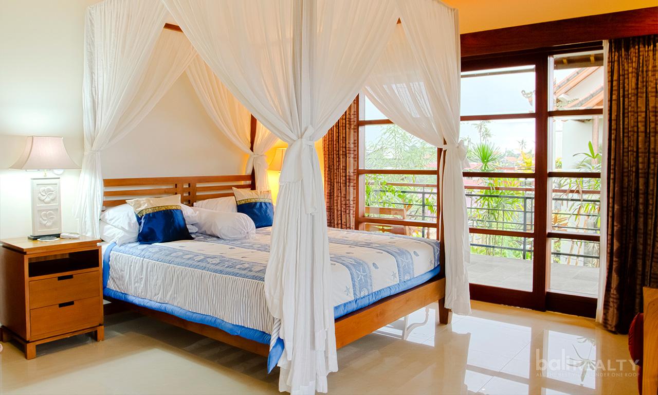 Traditional Balinese Beauty 3 Bedroom Villa Plus 1 Bedroom Studio, in Kerobokan - 2534 — photo 3