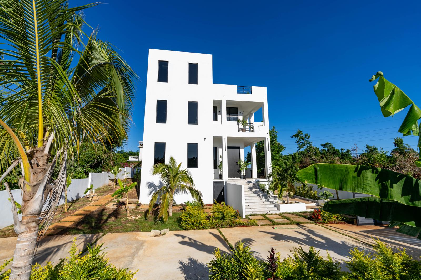 Modern Villa In Negril, Westmoreland — photo 2