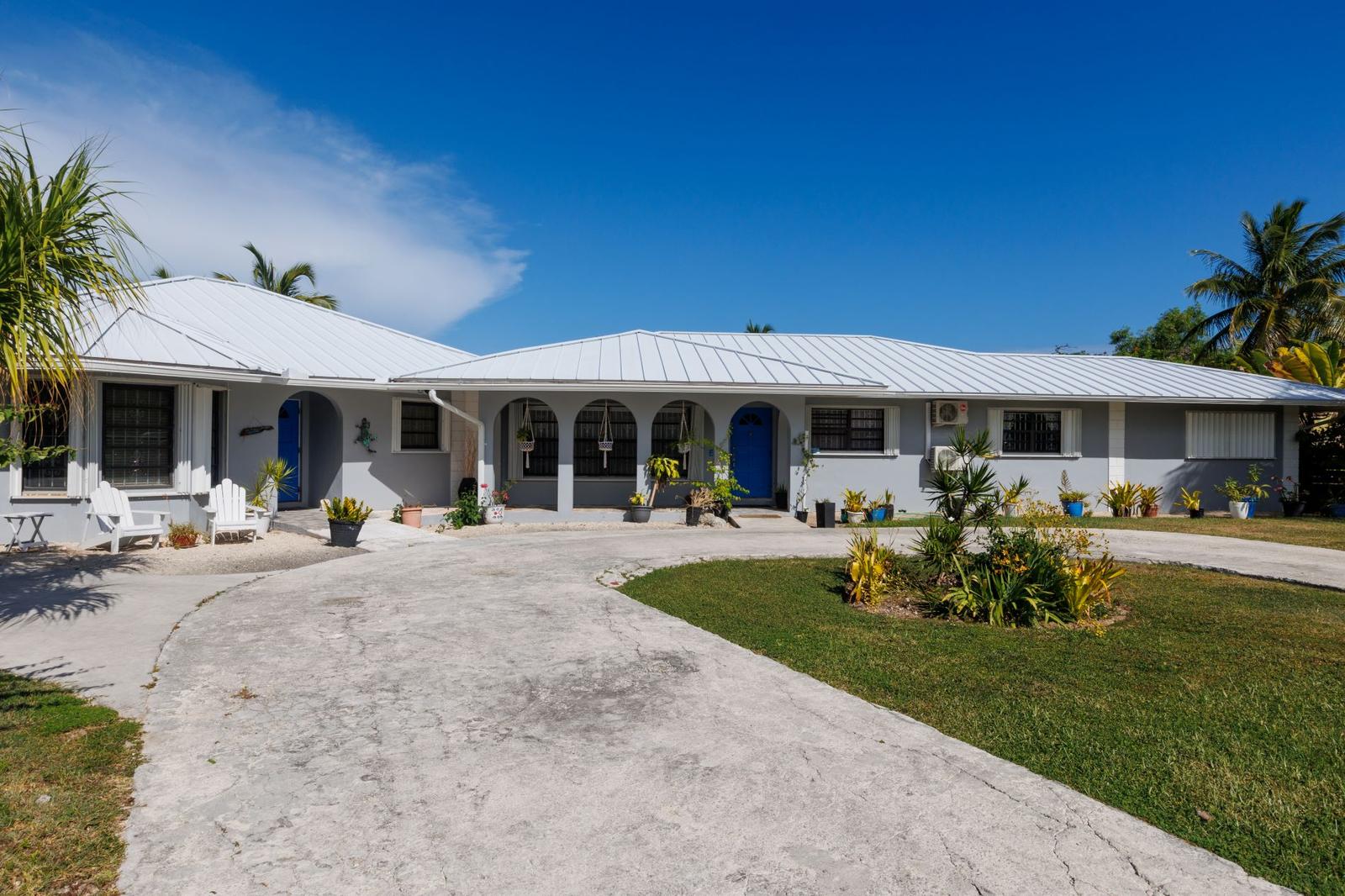 6 Bedroom House for Sale, Greening Glade, Grand Bahama, Bahamas — photo 1