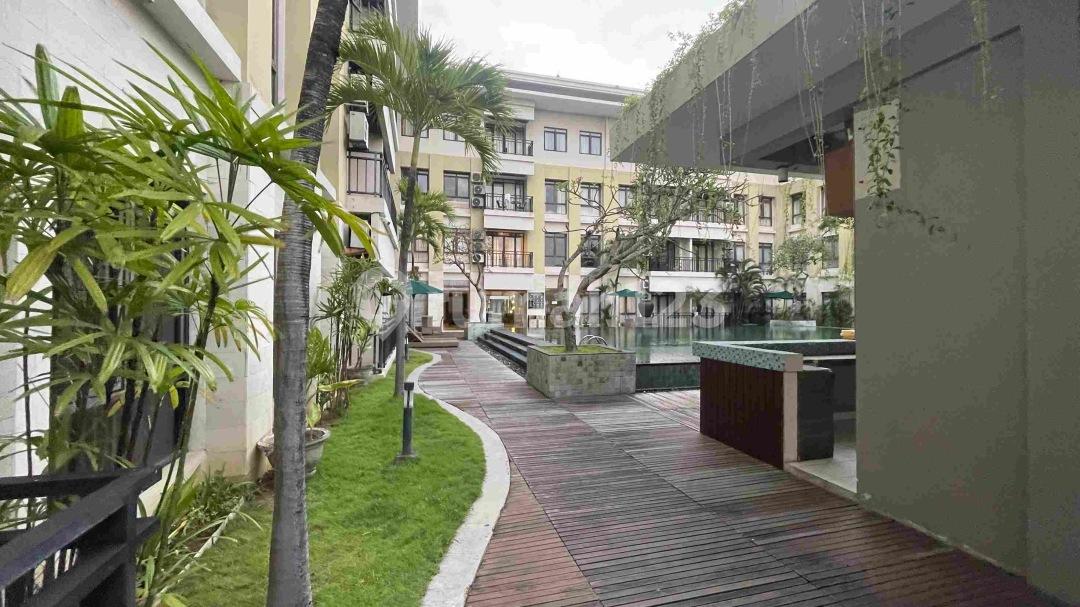 1-bedroom furnished apartment in Dewi Sri, Kuta with pool access — photo 3