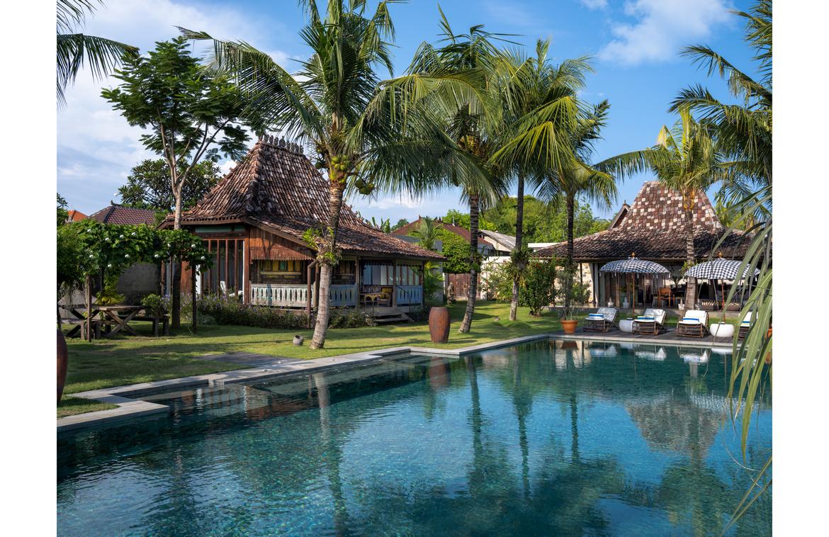 6 bedroom villa for sale in Kerobokan, Bali, Indonesia — photo 1
