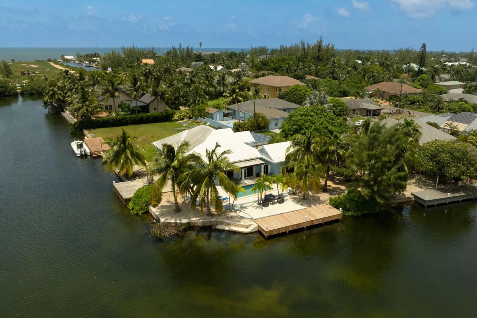 4 Bedroom Canal-Front Home for Sale, 21 Ripon Court, Prospect, Grand Cayman — photo 3