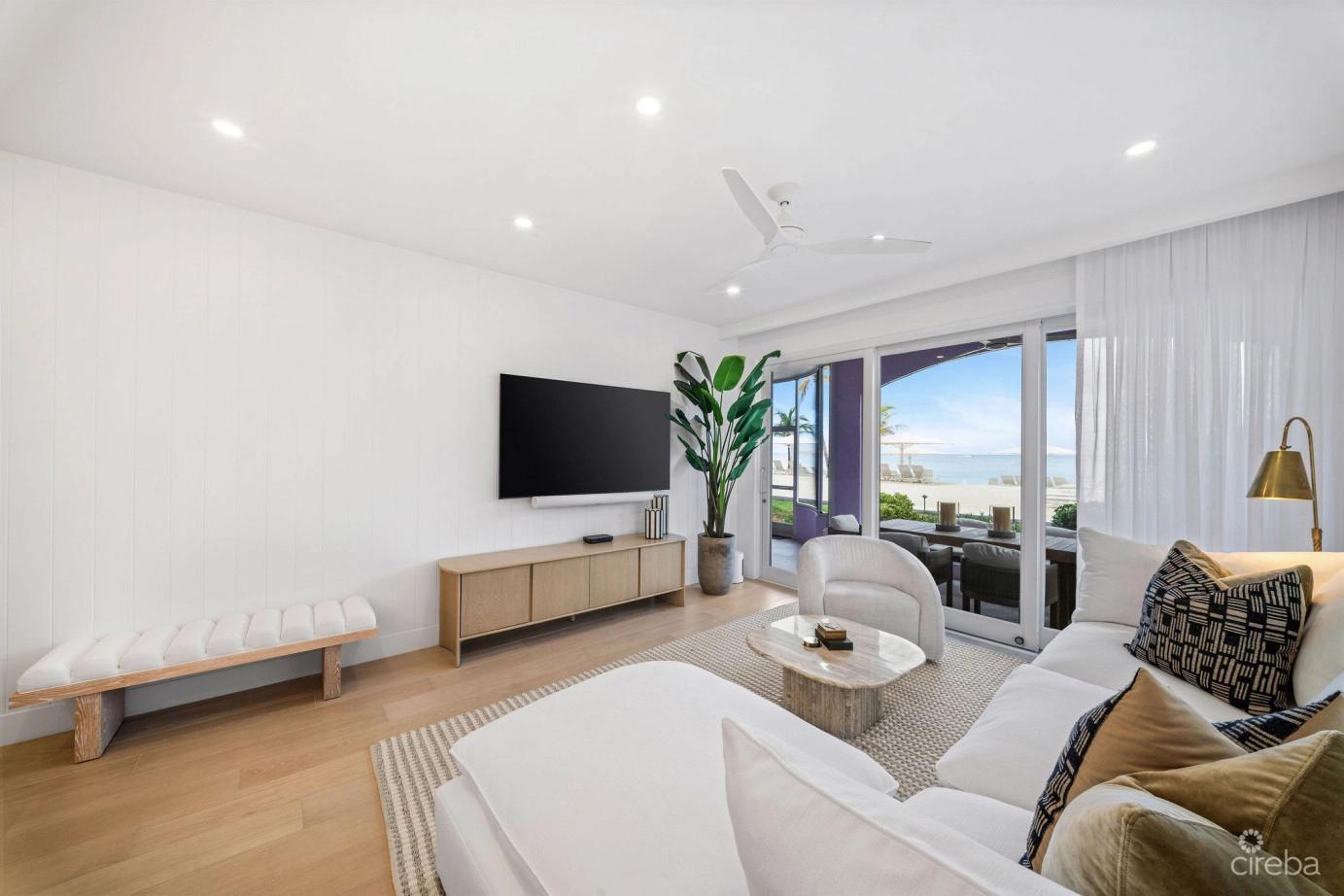 3-bedroom beachfront condo in Seven Mile Beach — photo 4