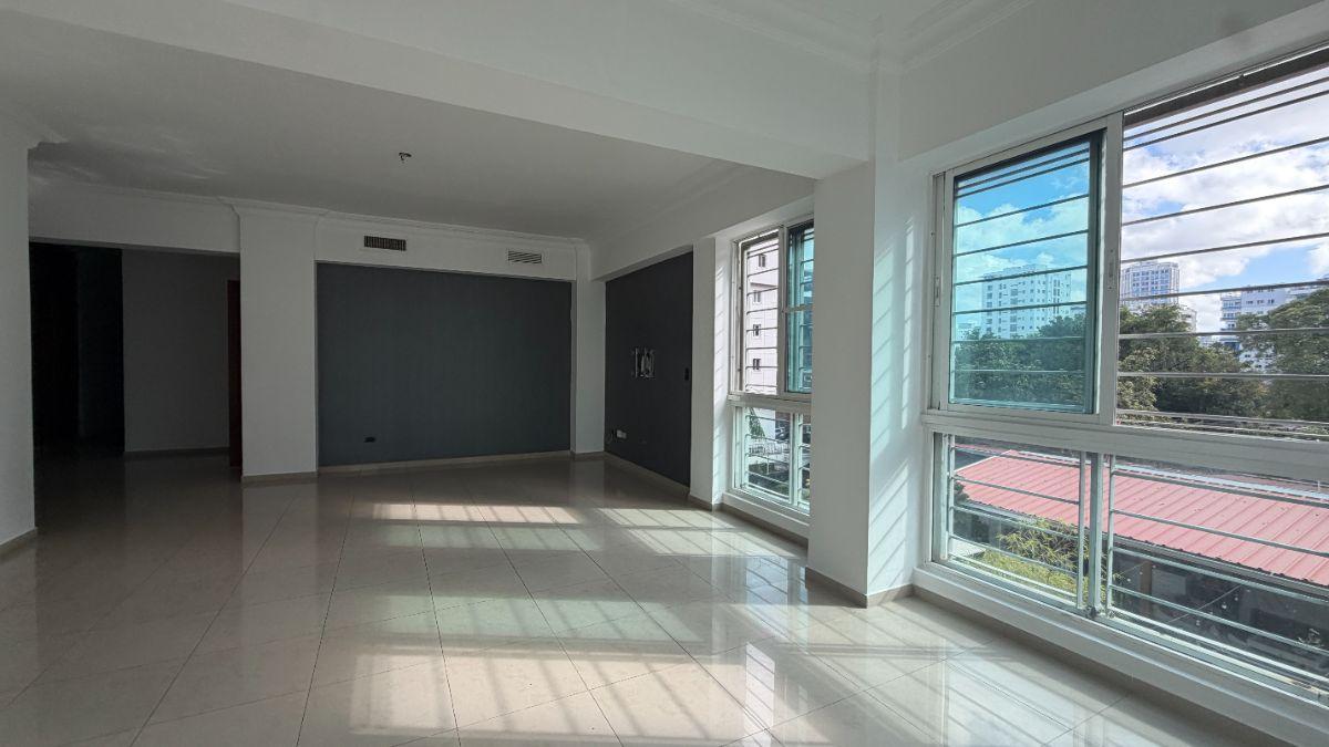 3-bedroom apartment in Evaristo Morales, Santo Domingo — photo 4