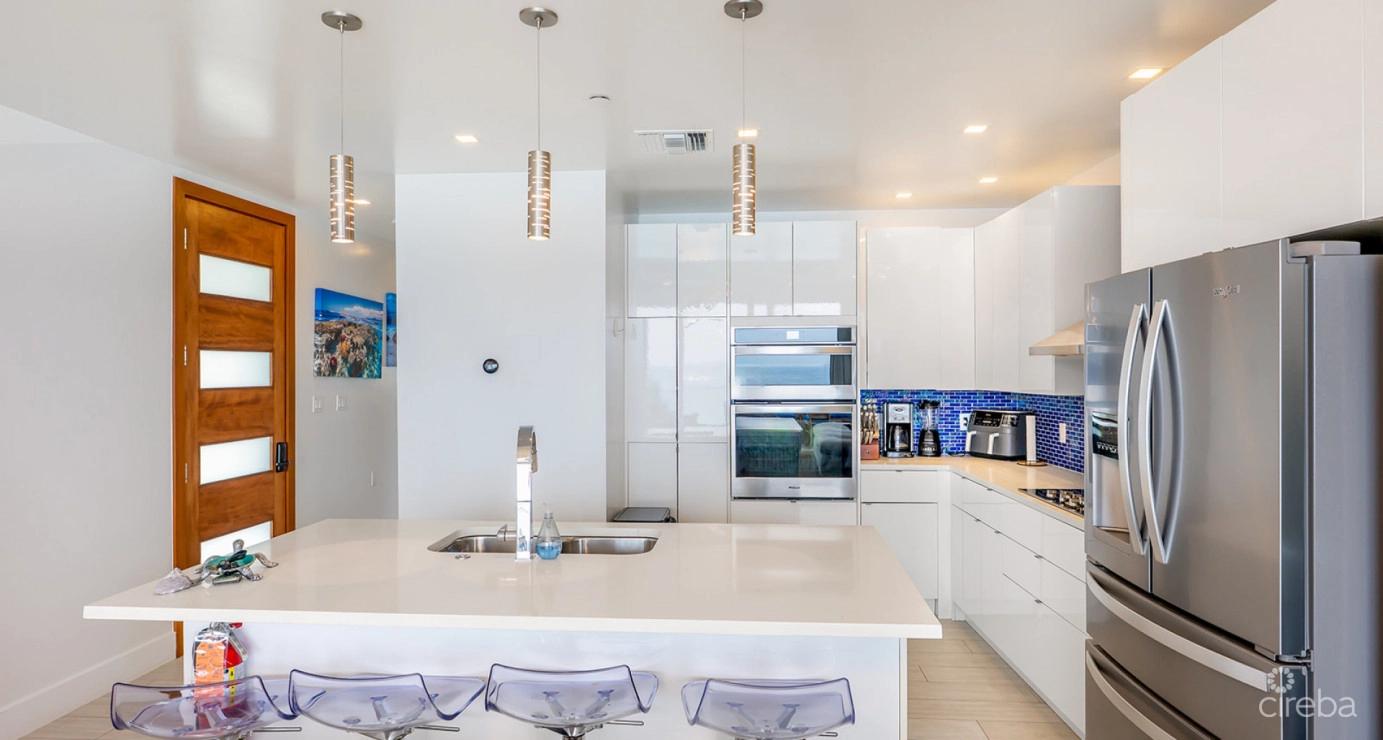 Lighthouse Point Residences - Prime Corner Unit — photo 4
