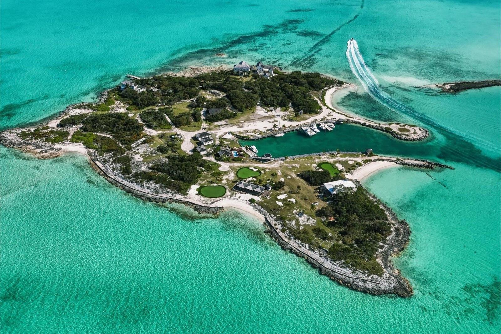 15 bedroom Residence for sale — CROWN PIGEON ISLAND & CAY in Eleuthera, The Bahamas. — photo 1