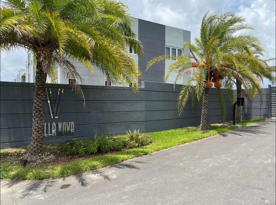 1 Bedroom Apartment for Sale - 9 West Bay Street, Nassau — photo 1