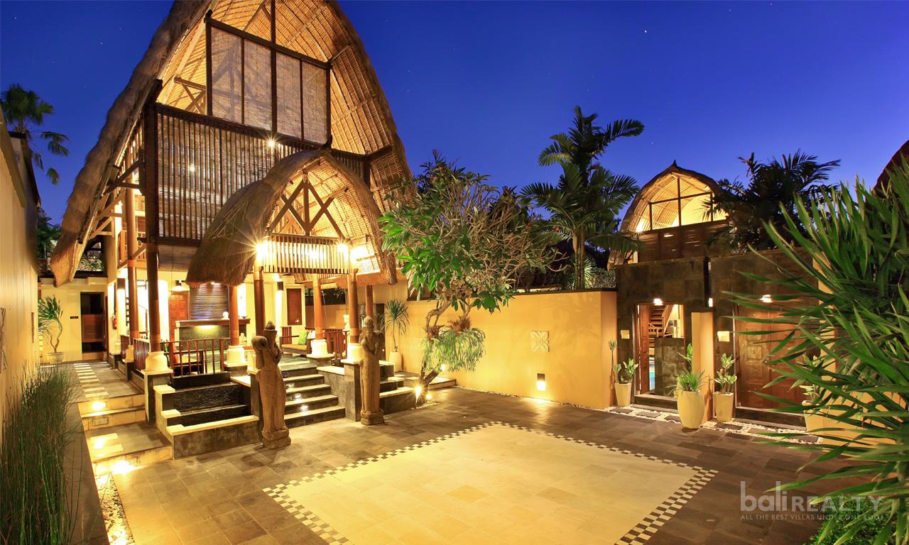 Outstanding Freehold Villa Complex Investment Opportunity - 2220 - Jimbaran, Bali, Indonesia — photo 1