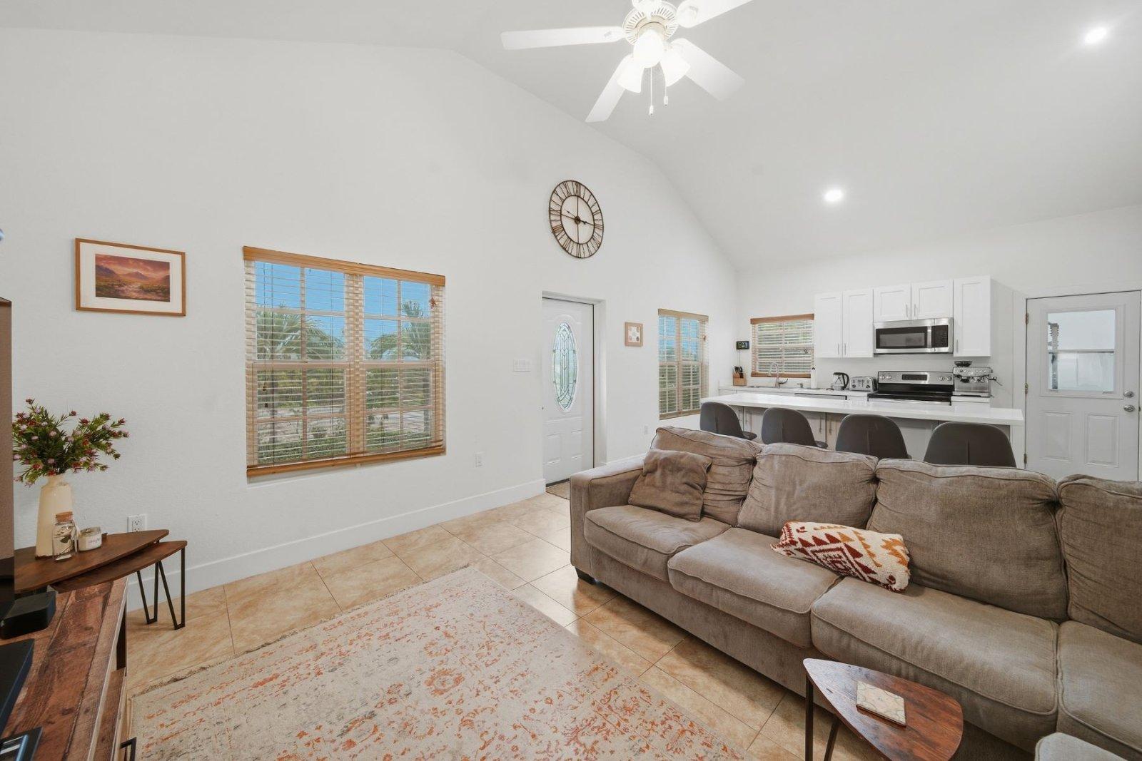 3-bedroom house in East End, Grand Cayman — photo 3