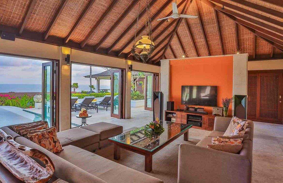 Luxury Cliffside Living: Exquisite 6-Bedroom Villa with Panoramic Ocean Views in Bukit South, Bali, Indonesia — photo 5
