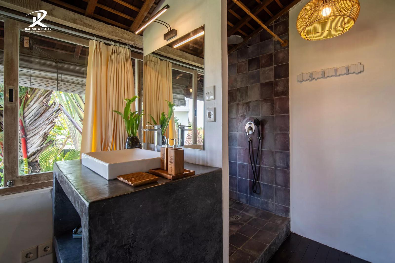 5 bedroom Villa for sale (Leasehold) — Massive 5BR Leasehold Ricefield View Estate in Tibubeneng — photo 4