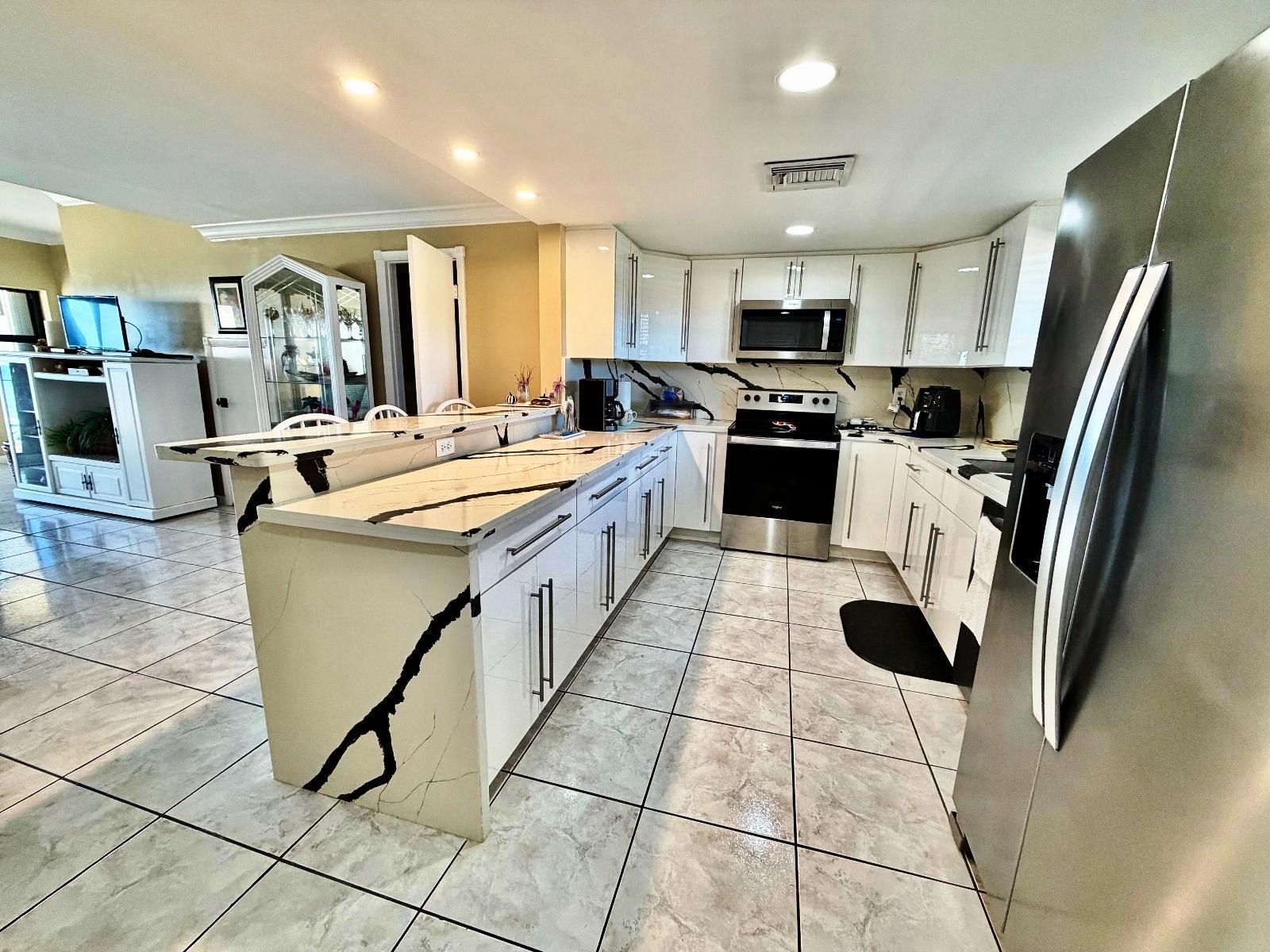 2 bedroom Apartment for sale — PORT OF CALL VILLAS — photo 3