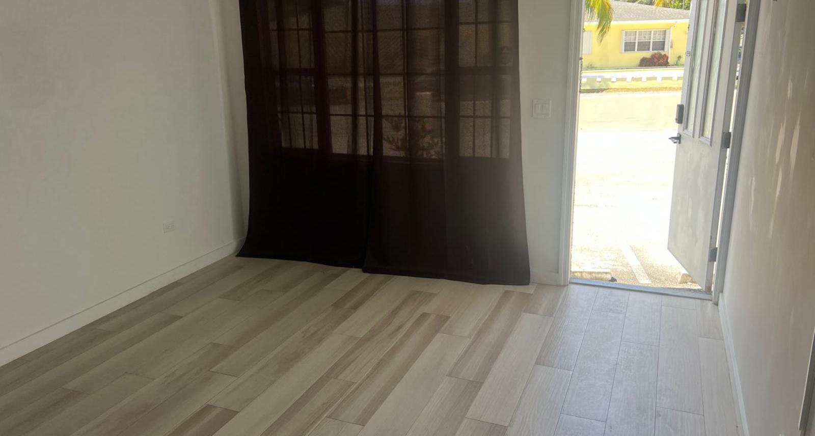 Sandalwood #3, 1 Bedroom 1 Bathroom Apartment in George Town, Cayman Islands — photo 5